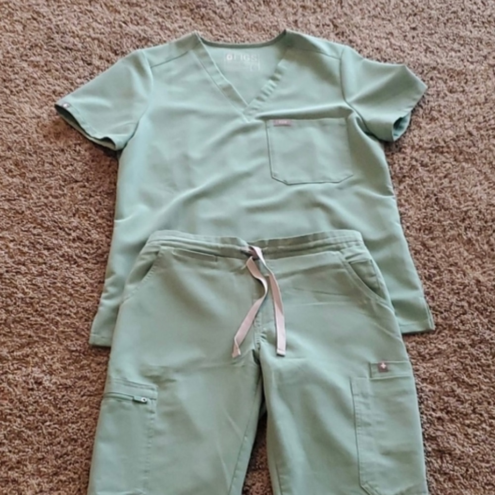Jade figs scrub set